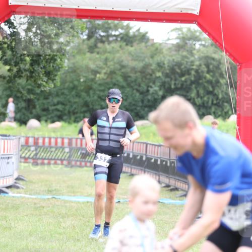 21.06.2026 - 29. Vierlanden-Triathlon Andreas Tolksdorf http://msf.ph/oto/9874610 21.06.2026 11:05:45 Ziel 337, 337 meine-sportfotos.de