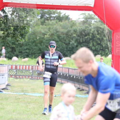21.06.2026 - 29. Vierlanden-Triathlon Andreas Tolksdorf http://msf.ph/oto/9874617 21.06.2026 11:05:45 Ziel 337, 337 meine-sportfotos.de