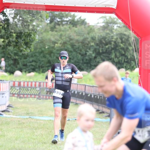 21.06.2026 - 29. Vierlanden-Triathlon Andreas Tolksdorf http://msf.ph/oto/9874622 21.06.2026 11:05:45 Ziel 337, 337 meine-sportfotos.de
