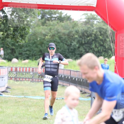 21.06.2026 - 29. Vierlanden-Triathlon Andreas Tolksdorf http://msf.ph/oto/9874627 21.06.2026 11:05:45 Ziel 337, 337 meine-sportfotos.de
