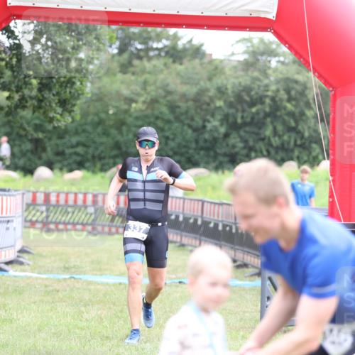 21.06.2026 - 29. Vierlanden-Triathlon Andreas Tolksdorf http://msf.ph/oto/9874633 21.06.2026 11:05:45 Ziel 337, 337 meine-sportfotos.de