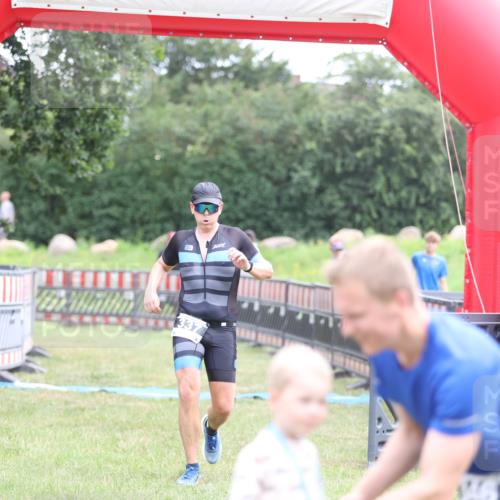 21.06.2026 - 29. Vierlanden-Triathlon Andreas Tolksdorf http://msf.ph/oto/9874641 21.06.2026 11:05:45 Ziel 337, 337 meine-sportfotos.de