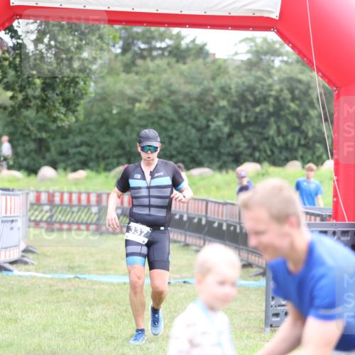 21.06.2026 - 29. Vierlanden-Triathlon Andreas Tolksdorf http://msf.ph/oto/9874644 21.06.2026 11:05:45 Ziel 337, 337 meine-sportfotos.de