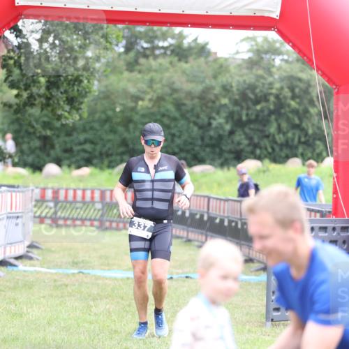 21.06.2026 - 29. Vierlanden-Triathlon Andreas Tolksdorf http://msf.ph/oto/9874650 21.06.2026 11:05:45 Ziel 337, 337 meine-sportfotos.de