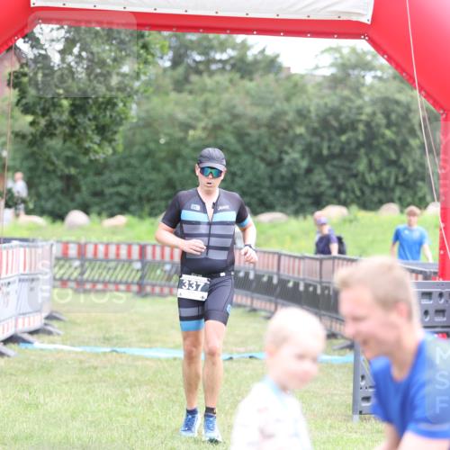21.06.2026 - 29. Vierlanden-Triathlon Andreas Tolksdorf http://msf.ph/oto/9874655 21.06.2026 11:05:45 Ziel 337, 337 meine-sportfotos.de