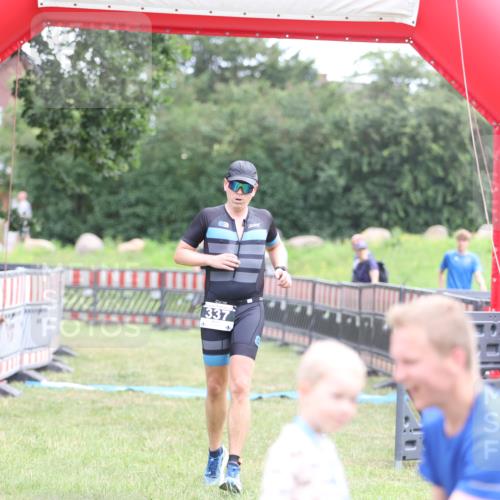 21.06.2026 - 29. Vierlanden-Triathlon Andreas Tolksdorf http://msf.ph/oto/9874660 21.06.2026 11:05:45 Ziel 337, 337 meine-sportfotos.de