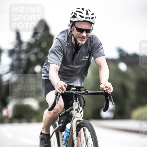 21.06.2026 - 29. Vierlanden-Triathlon H.Heesch http://msf.ph/oto/9874690 21.06.2026 12:17:42 Radfahren 751, 877, 895 meine-sportfotos.de