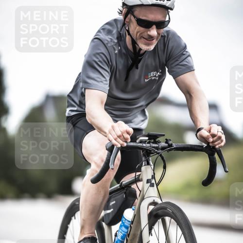 21.06.2026 - 29. Vierlanden-Triathlon H.Heesch http://msf.ph/oto/9874703 21.06.2026 12:17:42 Radfahren 751, 877, 895 meine-sportfotos.de