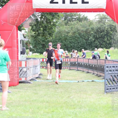 21.06.2026 - 29. Vierlanden-Triathlon Andreas Tolksdorf http://msf.ph/oto/9874762 21.06.2026 11:06:30 Ziel 305, 334, 305, 334 meine-sportfotos.de