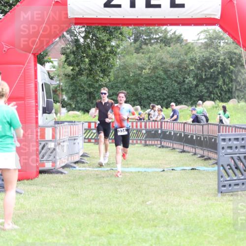 21.06.2026 - 29. Vierlanden-Triathlon Andreas Tolksdorf http://msf.ph/oto/9874770 21.06.2026 11:06:31 Ziel 305, 334, 305, 334 meine-sportfotos.de
