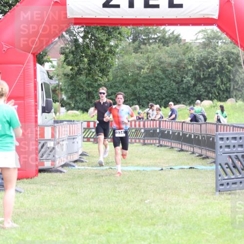 21.06.2026 - 29. Vierlanden-Triathlon Andreas Tolksdorf http://msf.ph/oto/9874777 21.06.2026 11:06:31 Ziel 305, 334, 305, 334 meine-sportfotos.de