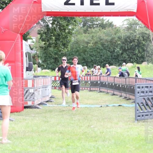 21.06.2026 - 29. Vierlanden-Triathlon Andreas Tolksdorf http://msf.ph/oto/9874793 21.06.2026 11:06:31 Ziel 305, 334, 305, 334 meine-sportfotos.de