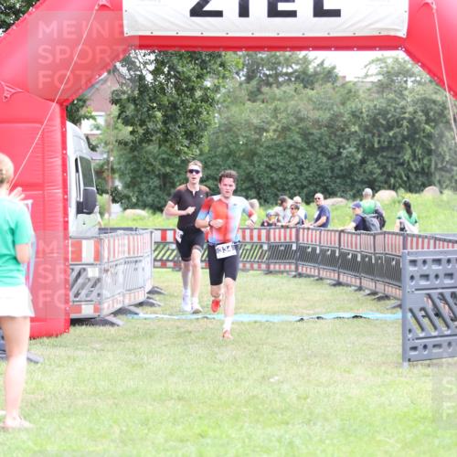 21.06.2026 - 29. Vierlanden-Triathlon Andreas Tolksdorf http://msf.ph/oto/9874825 21.06.2026 11:06:31 Ziel 305, 334, 305, 334 meine-sportfotos.de
