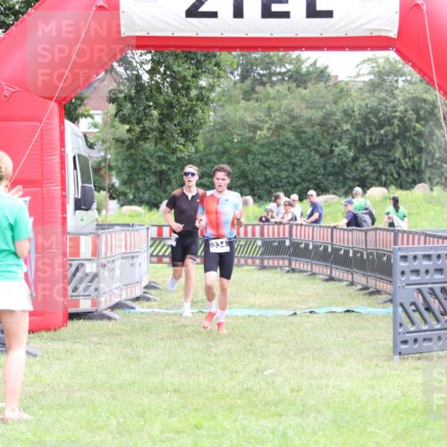 21.06.2026 - 29. Vierlanden-Triathlon Andreas Tolksdorf http://msf.ph/oto/9874848 21.06.2026 11:06:31 Ziel 305, 334, 305, 334 meine-sportfotos.de