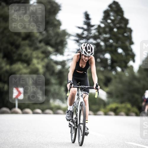21.06.2026 - 29. Vierlanden-Triathlon H.Heesch http://msf.ph/oto/9874884 21.06.2026 12:18:25 Radfahren 813, 865 meine-sportfotos.de