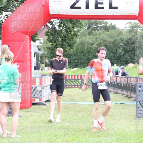 21.06.2026 - 29. Vierlanden-Triathlon Andreas Tolksdorf http://msf.ph/oto/9874895 21.06.2026 11:06:34 Ziel 305, 329, 334, 437, 305, 329, 334, 437 meine-sportfotos.de