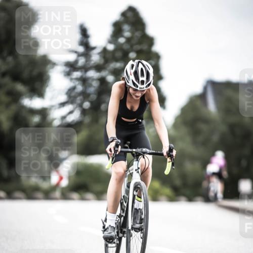 21.06.2026 - 29. Vierlanden-Triathlon H.Heesch http://msf.ph/oto/9874913 21.06.2026 12:18:26 Radfahren 813, 865 meine-sportfotos.de