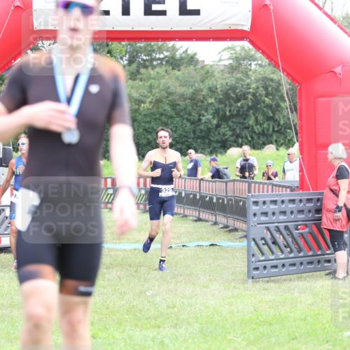 21.06.2026 - 29. Vierlanden-Triathlon Andreas Tolksdorf http://msf.ph/oto/9874950 21.06.2026 11:06:45 Ziel 320, 329, 437, 320, 329, 437 meine-sportfotos.de