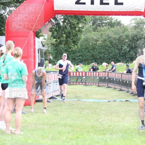 21.06.2026 - 29. Vierlanden-Triathlon Andreas Tolksdorf http://msf.ph/oto/9874979 21.06.2026 11:06:48 Ziel 320, 329, 437, 320, 329, 437 meine-sportfotos.de