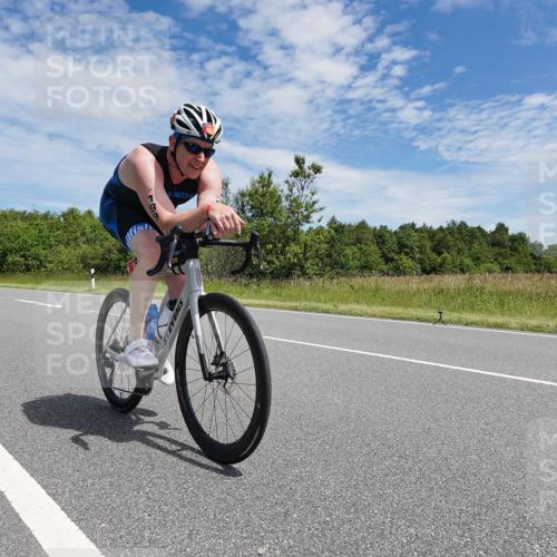 21.06.2026 - Viking Triathlon Michael Burmester http://msf.ph/oto/9875011 21.06.2026 12:57:42 Radfahren 77, 77, 85, 88, 141, 199, 274, 304, 315, 393, 492, 497, 571 meine-sportfotos.de