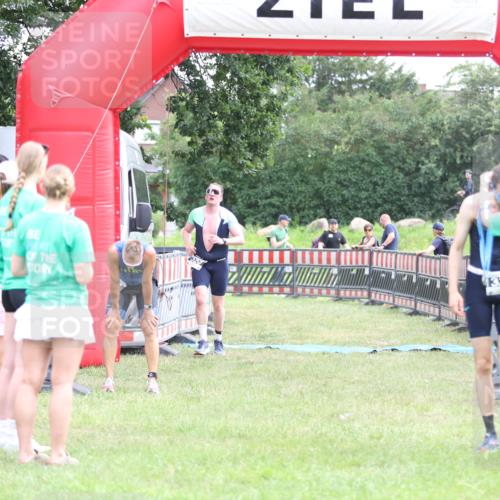 21.06.2026 - 29. Vierlanden-Triathlon Andreas Tolksdorf http://msf.ph/oto/9875012 21.06.2026 11:06:48 Ziel 320, 329, 437, 320, 329, 437 meine-sportfotos.de