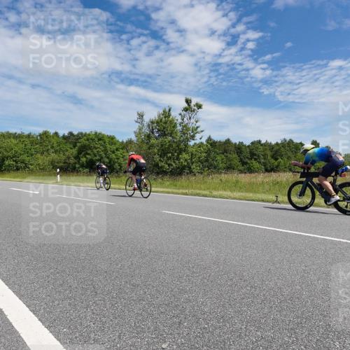 21.06.2026 - Viking Triathlon Michael Burmester http://msf.ph/oto/9875028 21.06.2026 12:57:51 Radfahren 77, 77, 88, 141, 199, 301, 304, 497, 513, 559, 571 meine-sportfotos.de
