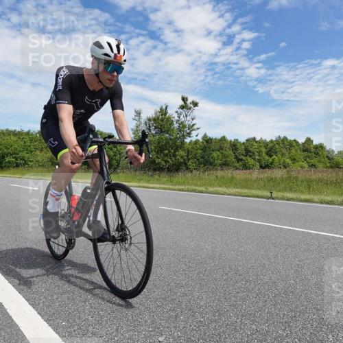 21.06.2026 - Viking Triathlon Michael Burmester http://msf.ph/oto/9875035 21.06.2026 12:57:58 Radfahren 77, 88, 301, 304, 513, 559, 571, 571, 601 meine-sportfotos.de
