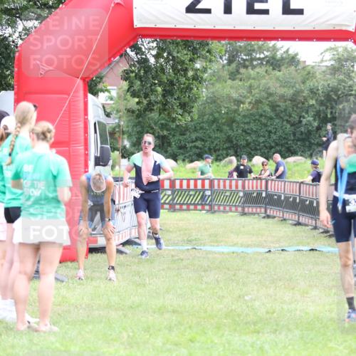 21.06.2026 - 29. Vierlanden-Triathlon Andreas Tolksdorf http://msf.ph/oto/9875040 21.06.2026 11:06:49 Ziel 320, 320 meine-sportfotos.de