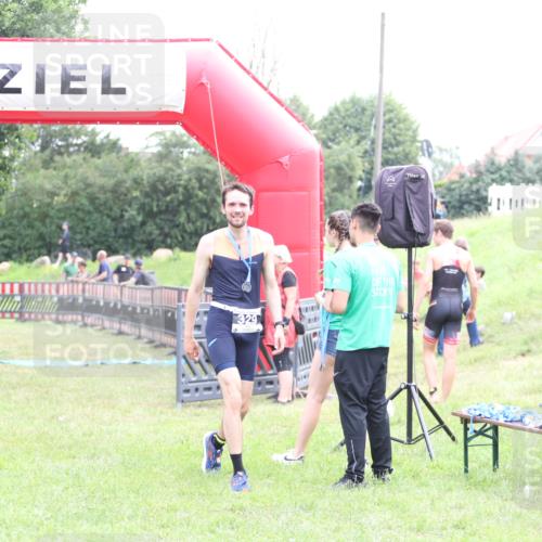 21.06.2026 - 29. Vierlanden-Triathlon Andreas Tolksdorf http://msf.ph/oto/9875073 21.06.2026 11:06:51 Ziel 320, 320 meine-sportfotos.de