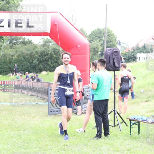 21.06.2026 - 29. Vierlanden-Triathlon Andreas Tolksdorf http://msf.ph/oto/9875080 21.06.2026 11:06:51 Ziel 320, 320 meine-sportfotos.de
