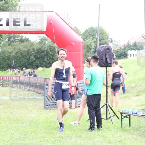 21.06.2026 - 29. Vierlanden-Triathlon Andreas Tolksdorf http://msf.ph/oto/9875089 21.06.2026 11:06:51 Ziel 320, 320 meine-sportfotos.de