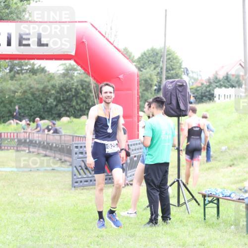 21.06.2026 - 29. Vierlanden-Triathlon Andreas Tolksdorf http://msf.ph/oto/9875104 21.06.2026 11:06:51 Ziel 320, 320 meine-sportfotos.de