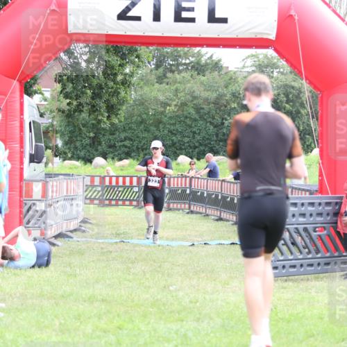 21.06.2026 - 29. Vierlanden-Triathlon Andreas Tolksdorf http://msf.ph/oto/9875112 21.06.2026 11:07:07 Ziel 323, 323 meine-sportfotos.de