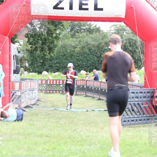 21.06.2026 - 29. Vierlanden-Triathlon Andreas Tolksdorf http://msf.ph/oto/9875118 21.06.2026 11:07:07 Ziel 323, 323 meine-sportfotos.de