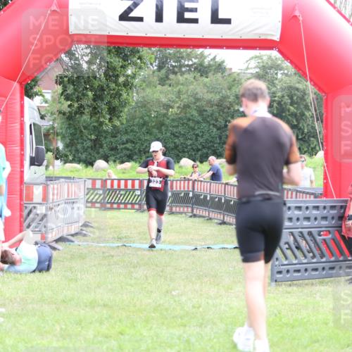 21.06.2026 - 29. Vierlanden-Triathlon Andreas Tolksdorf http://msf.ph/oto/9875126 21.06.2026 11:07:07 Ziel 323, 323 meine-sportfotos.de