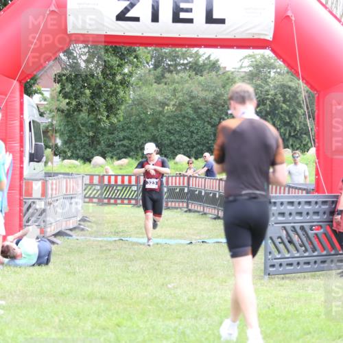 21.06.2026 - 29. Vierlanden-Triathlon Andreas Tolksdorf http://msf.ph/oto/9875140 21.06.2026 11:07:07 Ziel 323, 323 meine-sportfotos.de