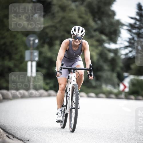 21.06.2026 - 29. Vierlanden-Triathlon H.Heesch http://msf.ph/oto/9875143 21.06.2026 12:19:50 Radfahren 731, 832 meine-sportfotos.de