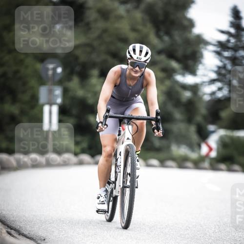 21.06.2026 - 29. Vierlanden-Triathlon H.Heesch http://msf.ph/oto/9875145 21.06.2026 12:19:50 Radfahren 731, 832 meine-sportfotos.de