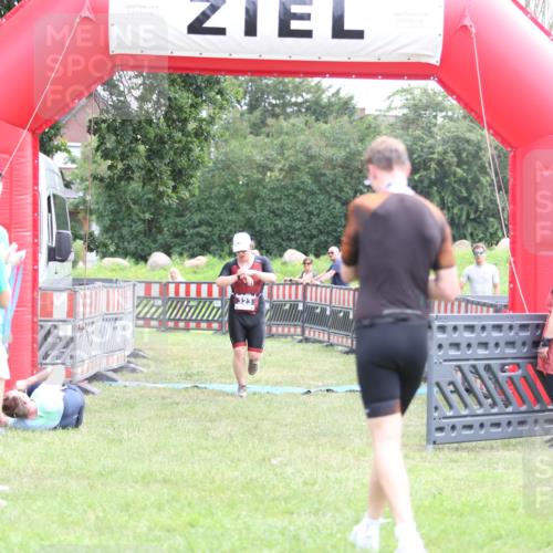 21.06.2026 - 29. Vierlanden-Triathlon Andreas Tolksdorf http://msf.ph/oto/9875147 21.06.2026 11:07:07 Ziel 323, 323 meine-sportfotos.de