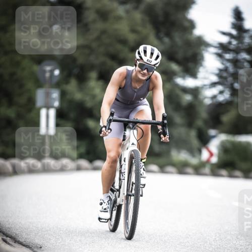 21.06.2026 - 29. Vierlanden-Triathlon H.Heesch http://msf.ph/oto/9875150 21.06.2026 12:19:50 Radfahren 731, 832 meine-sportfotos.de