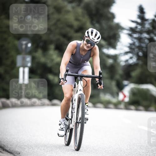 21.06.2026 - 29. Vierlanden-Triathlon H.Heesch http://msf.ph/oto/9875153 21.06.2026 12:19:50 Radfahren 731, 832 meine-sportfotos.de