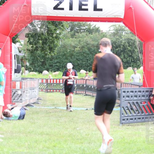 21.06.2026 - 29. Vierlanden-Triathlon Andreas Tolksdorf http://msf.ph/oto/9875170 21.06.2026 11:07:07 Ziel 323, 323 meine-sportfotos.de