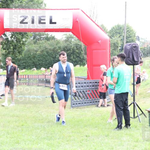 21.06.2026 - 29. Vierlanden-Triathlon Andreas Tolksdorf http://msf.ph/oto/9875244 21.06.2026 11:07:36 Ziel 207, 207 meine-sportfotos.de