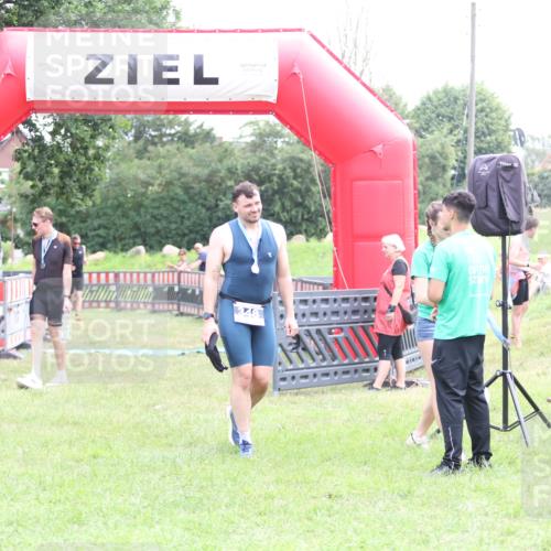 21.06.2026 - 29. Vierlanden-Triathlon Andreas Tolksdorf http://msf.ph/oto/9875253 21.06.2026 11:07:36 Ziel 207, 207 meine-sportfotos.de