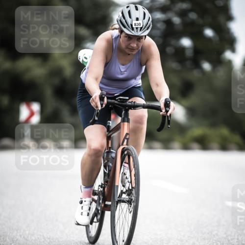 21.06.2026 - 29. Vierlanden-Triathlon H.Heesch http://msf.ph/oto/9875270 21.06.2026 12:20:45 Radfahren 830, 853 meine-sportfotos.de