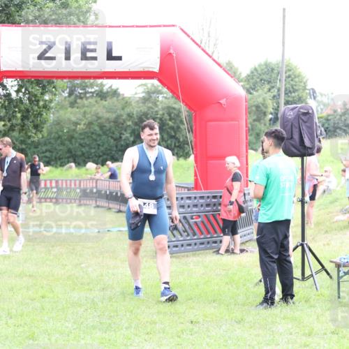 21.06.2026 - 29. Vierlanden-Triathlon Andreas Tolksdorf http://msf.ph/oto/9875275 21.06.2026 11:07:36 Ziel 207, 207 meine-sportfotos.de