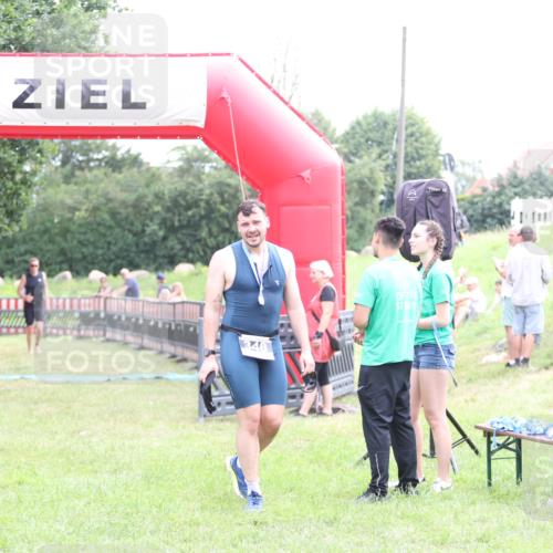 21.06.2026 - 29. Vierlanden-Triathlon Andreas Tolksdorf http://msf.ph/oto/9875283 21.06.2026 11:07:37 Ziel 207, 207 meine-sportfotos.de