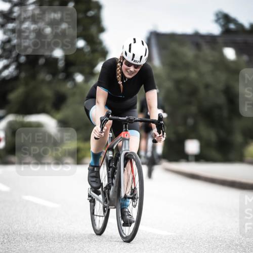 21.06.2026 - 29. Vierlanden-Triathlon H.Heesch http://msf.ph/oto/9875288 21.06.2026 12:20:46 Radfahren 830, 853 meine-sportfotos.de