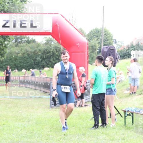 21.06.2026 - 29. Vierlanden-Triathlon Andreas Tolksdorf http://msf.ph/oto/9875290 21.06.2026 11:07:37 Ziel 207, 207 meine-sportfotos.de