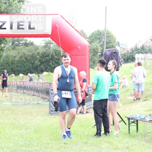 21.06.2026 - 29. Vierlanden-Triathlon Andreas Tolksdorf http://msf.ph/oto/9875295 21.06.2026 11:07:37 Ziel 207, 207 meine-sportfotos.de
